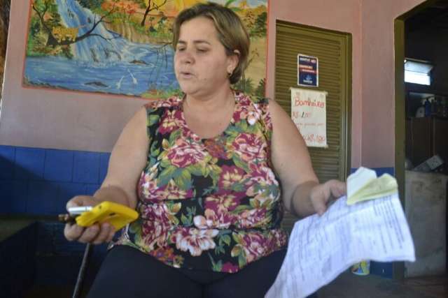 Justi&ccedil;a bloqueia celulares de dona de bar, mas presos recebem liga&ccedil;&otilde;es