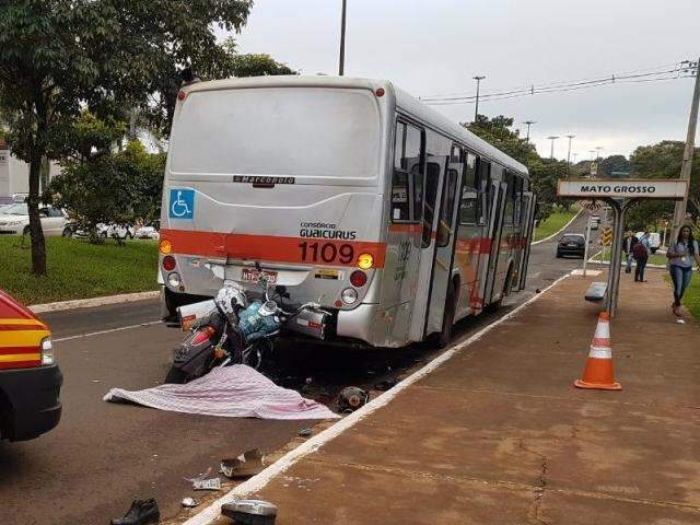 Motociclista morto em acidente estava em alta velocidade, diz testemunha