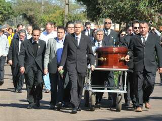 Ex-prefeito Hélio Peluffo, que faleceu ontem, foi sepultado nesta terça. (Foto: Divulgação/Lécio Aguilera)