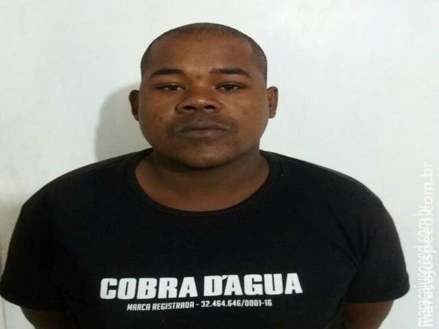 Pol&iacute;cia prende suspeito de matar rival a facadas ap&oacute;s troca de ofensas