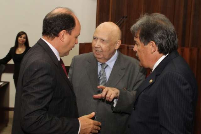 Deputados de todo pa&iacute;s discutem d&iacute;vida dos estados em f&oacute;rum