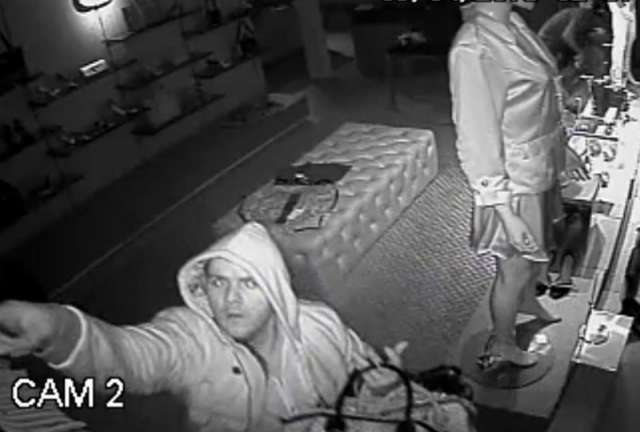 Ladr&otilde;es arrombam loja de grife e furtam R$ 30 mil em mercadorias