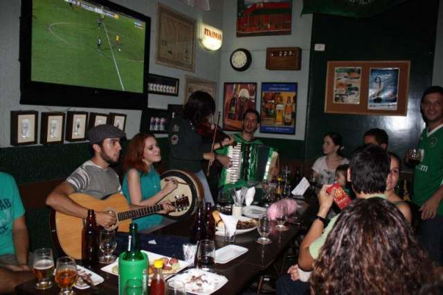 Bares entram no clima de mais um Patrick&#039;s Day com pratos e concurso de fantasia