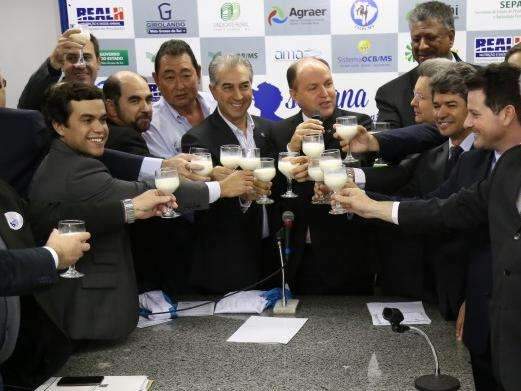 Governo vai reduzir imposto de ind&uacute;strias de leite para estimular setor