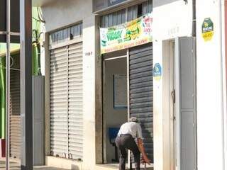 Bandidos arrombam cofre e fogem com pelo menos R$ 15 mil de lot&eacute;rica
