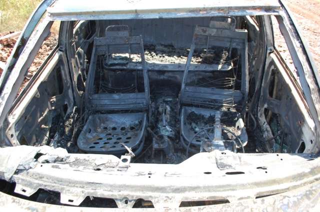 Carro com placa de S&atilde;o Paulo &eacute; abandonado e incendiado na Capital