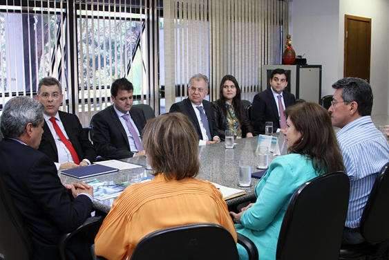 Grupo pretende investir na produ&ccedil;&atilde;o de MDF e pecu&aacute;ria de leite em duas cidades