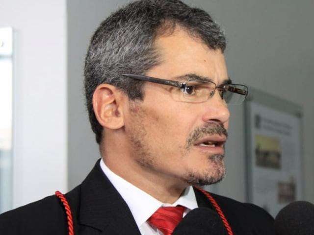 Manipulador de intelig&ecirc;ncia avan&ccedil;ada, avalia promotor em 4&ordm; j&uacute;ri de Nando