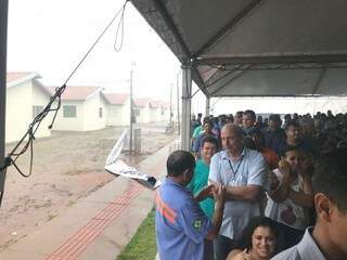Chuva atingiu Ivinhema momentos antes do início do evento em Ivinhema. (Foto: Direto das Ruas)