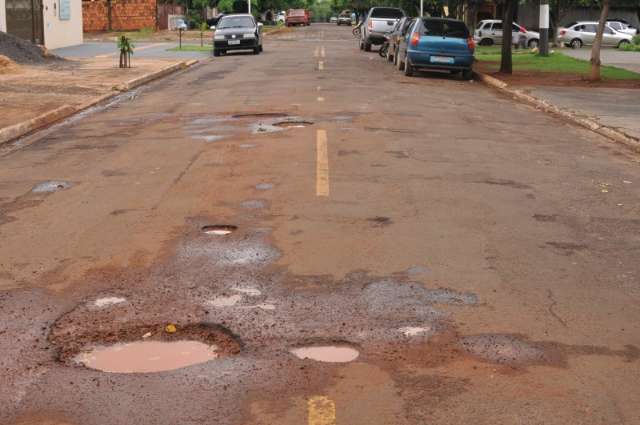 Prefeitura rompe contratos e vai incluir recapeamento em tapa-buracos