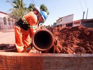Rede de esgoto está sendo implantada em nove bairros, nesta semana (Foto: Águas Guariroba/Divulgação)