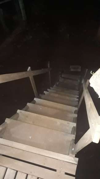 A escada que dá acesso a casa (Foto: Arquivo pessoal)