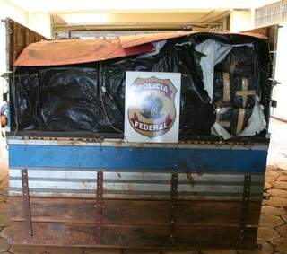 Agentes encontraram quase 2,7 mil kg de droga que seria levada para Goiânia. (Foto: Polícia Federal/ Divulgação)