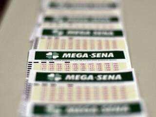 Para ganhar na Mega-Sena o apostador precisa acertar seis dezenas (Foto: Marcello Casal Jr./Agência Brasil)