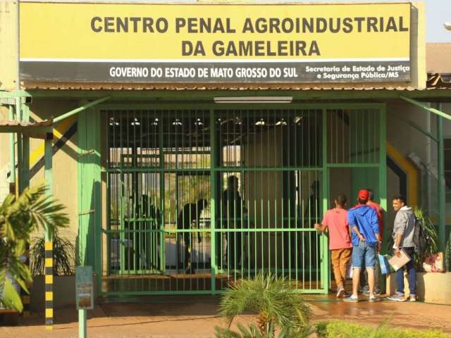 Ap&oacute;s serrarem grades, quatro presos fogem do pres&iacute;dio semiaberto