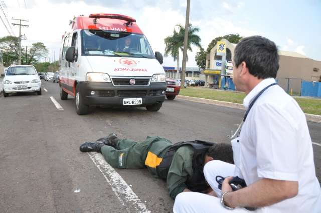  Motociclista se fere ao colidir em caminhonete na Mato Grosso