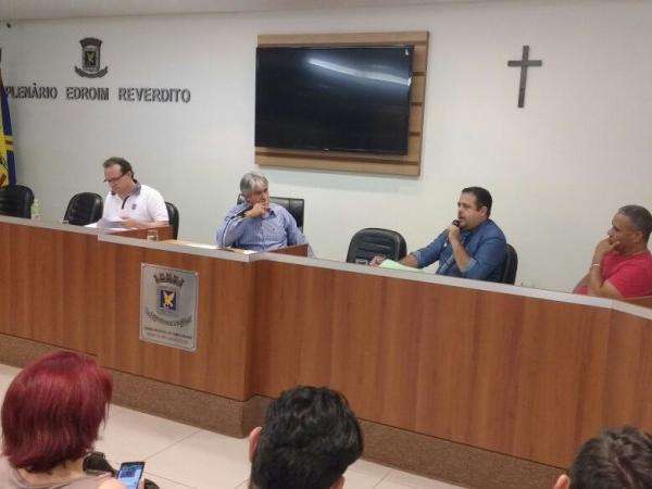 CPI espera resultado de per&iacute;cia em frascos de vacina para concluir relat&oacute;rio