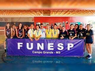 Meninas do Novos Estados, campeãs da primeira etapa do Circuito (Foto: FVMS/Divulgação)