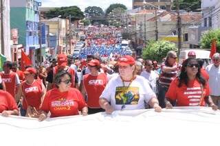 Cerca de duas mil pessoas foram às ruas da Capital nesta sexta-feira (Foto; Alcides Neto)
