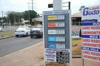 Tabela de preços em posto de combustíveis de Campo Grande (Foto: Paulo Francis)
