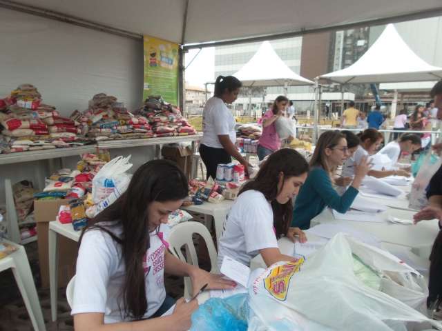 Cassems entrega kit da corrida e espera arrecadar 3,2 toneladas de alimentos