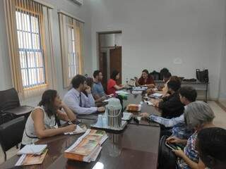 Reunião para criação de rede para acolhimento humanitário foi realizada na Arquidiocese de Campo Grande (Foto: Tainá Jara)
