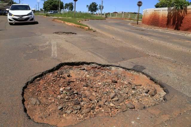 Se chuva ajudar, buracos ser&atilde;o tapados em um m&ecirc;s, diz prefeito