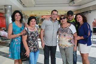 Do aeroporto de Campo Grande, família seguiu para Dourados em mais um reencontro. (Foto: Thailla Torres)