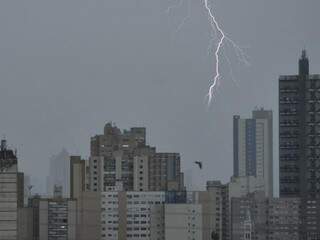 Foram 69.140 raios que caíram em Mato Grosso do Sul, durante a terça-feira (6). (Foto: Arquivo/ Campo Grande News)
