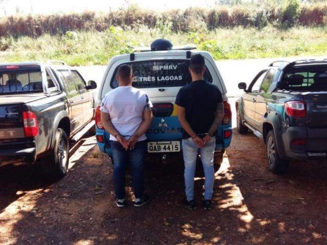 Tio e sobrinho s&atilde;o presos enquanto levavam carros roubados para o Paraguai 