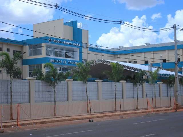 Equipe trabalha durante toda noite para entregar Hospital do Trauma