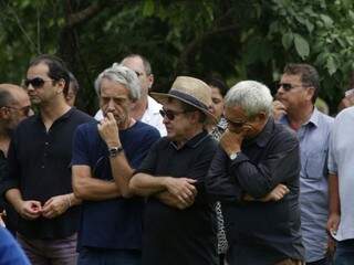 Celito, Paulinho Simões e Geraldo Espíndola, diante do sepultamento de Geraldo Roca. (Foto: Gerson Walber)