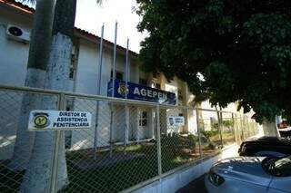 As busca se concentraram na sede da unidade em Campo Grande. (Foto: André Bittar) 