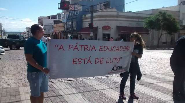 Professores da UFMS devem aprovar greve da categoria nesta quarta-feira