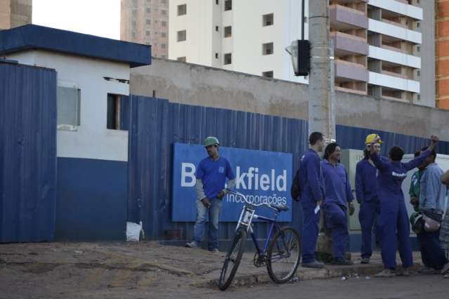 Apesar de nova proposta, oper&aacute;rios mant&ecirc;m greve na constru&ccedil;&atilde;o
