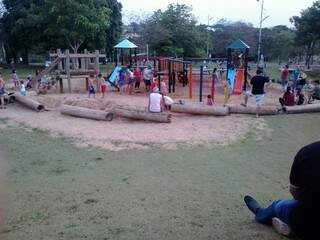 As crianças brincavam normalmente pelo local.(Foto:Repórter News)