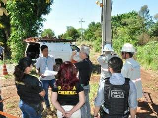 Equipes da Energisa e da Polícia Civil em um dos pontos vistoriados (Foto: Divulgação)