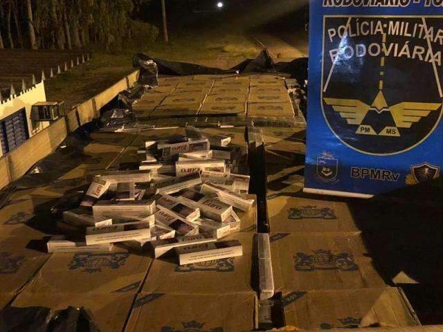 Pol&iacute;cia apreende carga de cigarro paraguaio avaliada em R$ 1 milh&atilde;o