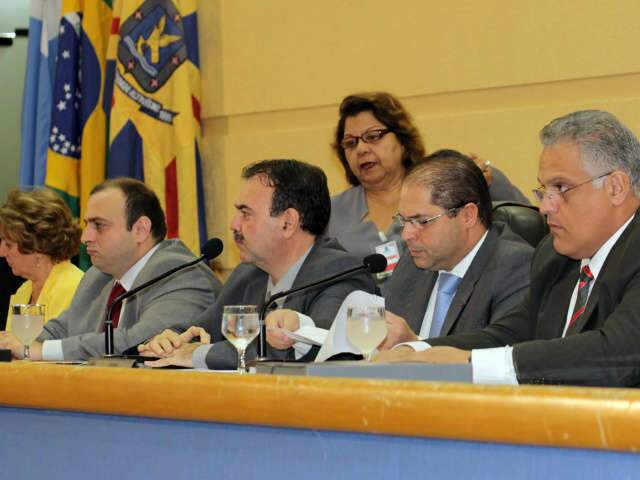  Vereadores aprovam 60 projetos para medalhas e t&iacute;tulos; &uacute;ltima sess&atilde;o ser&aacute; na 3&ordf;