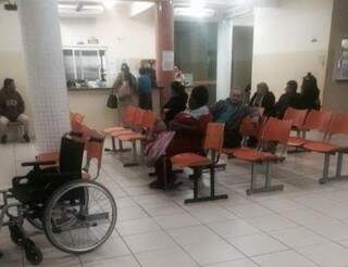 Pacientes que aguardavam por uma consulta na UPA Coronel Antonino, a mais de três horas, foram informados que não teria médico unidade (Foto: Domenick Azambuja)
