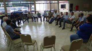 Representantes de entidades reunidos na Aced para definir detalhes de mobilização. (Foto: Eliel Oliveira)