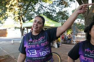 A cozinheira Bianca Marques, de 44 anos, explica que o “point” dos amigos, agora, é o quiosque da Tânia. (Foto: Kísie Ainoã)