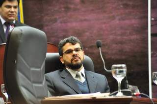 Maurício Lemes na sessão em que foi instalado processo administrativo por apalpada (Foto: Eliel Oliveira)