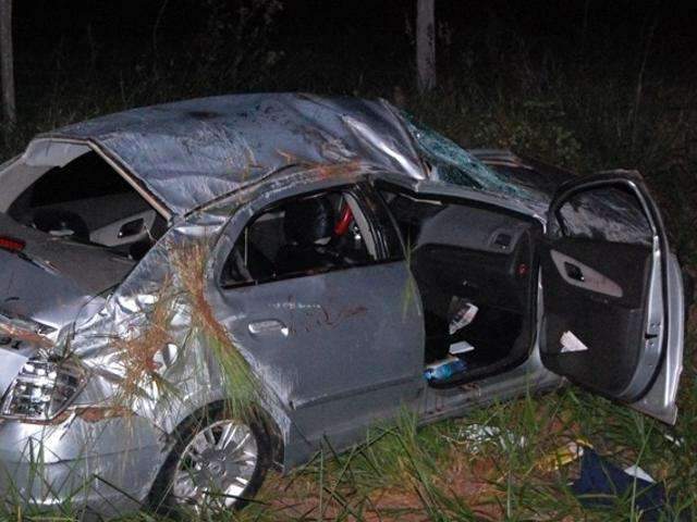 Capotagem mata homem de 67 anos e deixa 2 feridos em táxi na MS-473