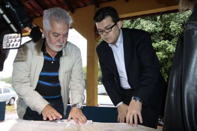 Prefeito assina ordens de servi&ccedil;o de R$ 92,8 milh&otilde;es para pavimenta&ccedil;&atilde;o