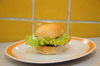 Mini hambúrguer com pequi. (Foto: Paulo Francis)