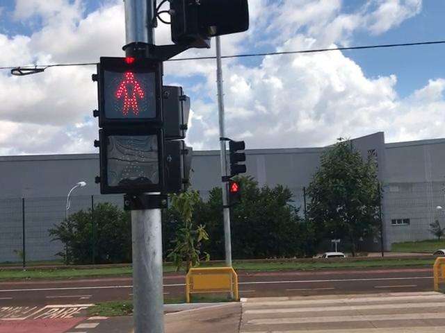 Falhas no sinal sonoro colocam em risco travessia de cegos em via movimentada