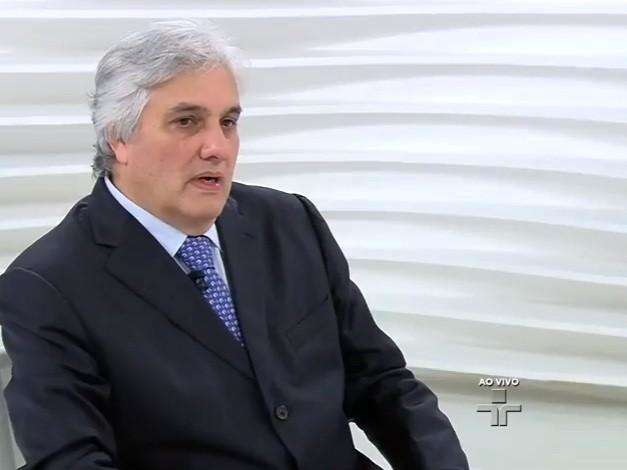 Delc&iacute;dio diz que Dilma acreditava que crise pol&iacute;tica n&atilde;o chegaria a ela