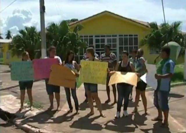 Protesto por sal&aacute;rios tem agress&atilde;o de primeira-dama a servidor municipal