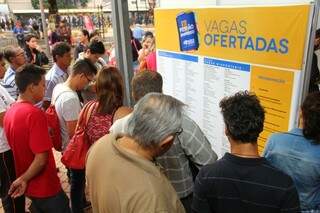 Candidatos reclamam de falta de oportunidade para o primeiro emprego (Foto: Marcos Ermínio)